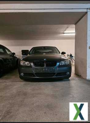 Foto BMW E90 320d grau