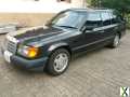 Foto Mercedes Benz W124 230TE Oldtimer 1987