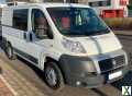 Foto Fiat Ducato Kombi Teilverglast weiß 6 Sitze AHK