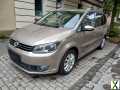 Foto VW Touran 2.0 TDI Highline 7 Sitzer Navi Parkt alleine