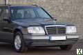 Foto Mercedes 124 E 220 T-Modell schwarz Kombi S124, 220TE, W124 E220T