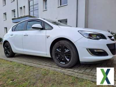 Foto Opel Astra J Lim. 5-trg. - TÜV bis Feb. 2025 - Einparkhilfe