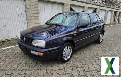 Foto VW Golf 3 Europe 1,6 Top gepflegt 4-türig fast Oldtimer mit Tüv