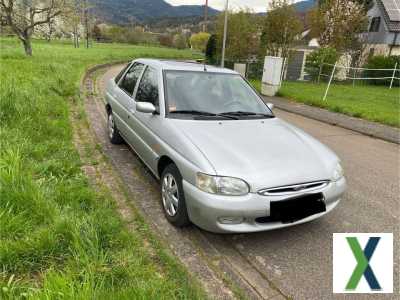 Foto Ford Escort 1.6i 16V Ghia Garagenfahrzeug top