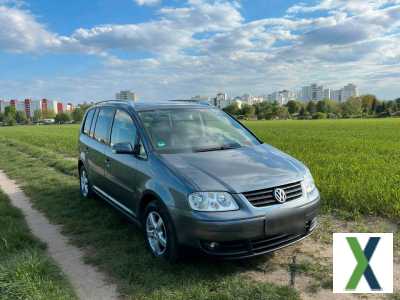 Foto Volkswagen Touran 2,0 TDI TÜV 5/25 7 Sitzer