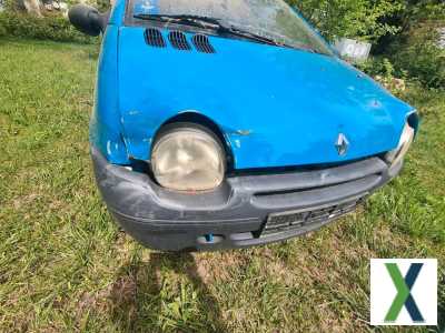 Foto Renault Clio mit Frontschaden bedingt Fahrbereit