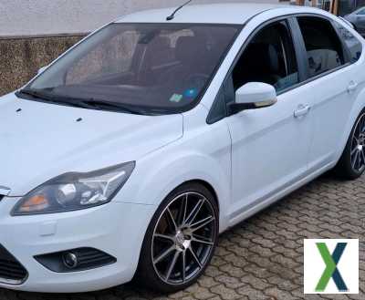 Foto Ford Focus 2.0 tdci TÜV 02.2025 Xenon Navi