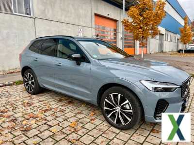 Foto Volvo XC60 B5 Ultimate Dark AWD H/K STANDHZ LED 360