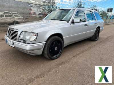 Foto Mercedes W124 S124 300T TD Turbodiesel 4matic 7 Sitzer OM603