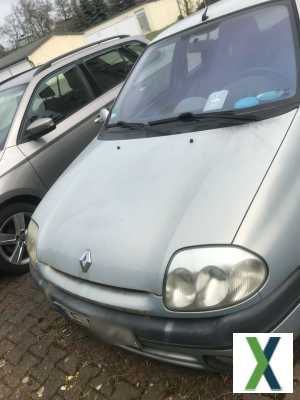 Foto Renault Clio Kleinwagen mit Motorschaden, 50.000 km, Rechtslenker