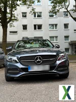 Foto Mercedes C-Klasse C220 mit Vollausstattung und Panorama