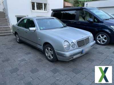 Foto Mercedes E200 mit AHK und 2 Jahren TÜV