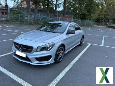 Foto Mercedes-Benz CLA 180 AMG Line