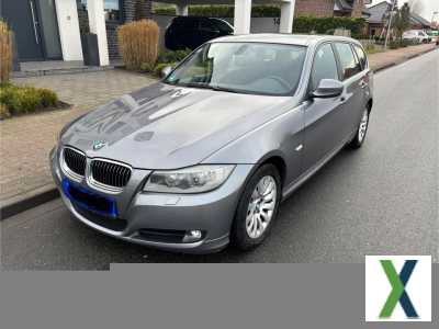 Foto BMW 325i Touring/Pano/Elek. Sitze/Komfort/Xenon/MFL